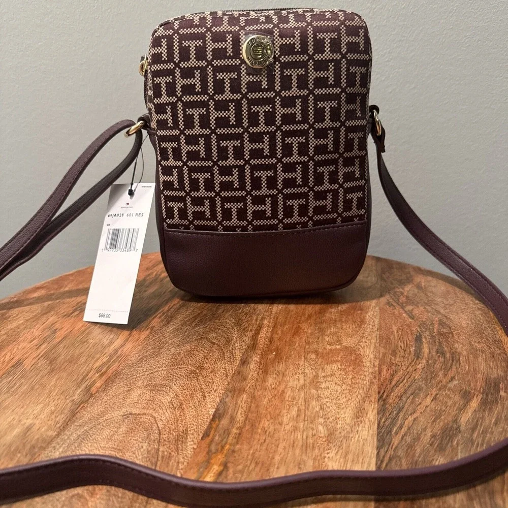 Tommy Hilfiger Women's‎ Crossbody Bag With Logo Maroon New